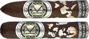 Kaneda Maturo (Pyramide + Robusto)