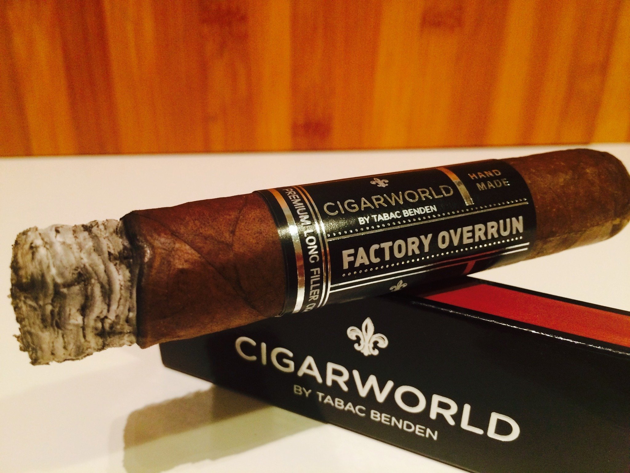 Factory Overrun by Cigarworld (Honduras) Robusto Gordo 554 (Alec Bradley) Review