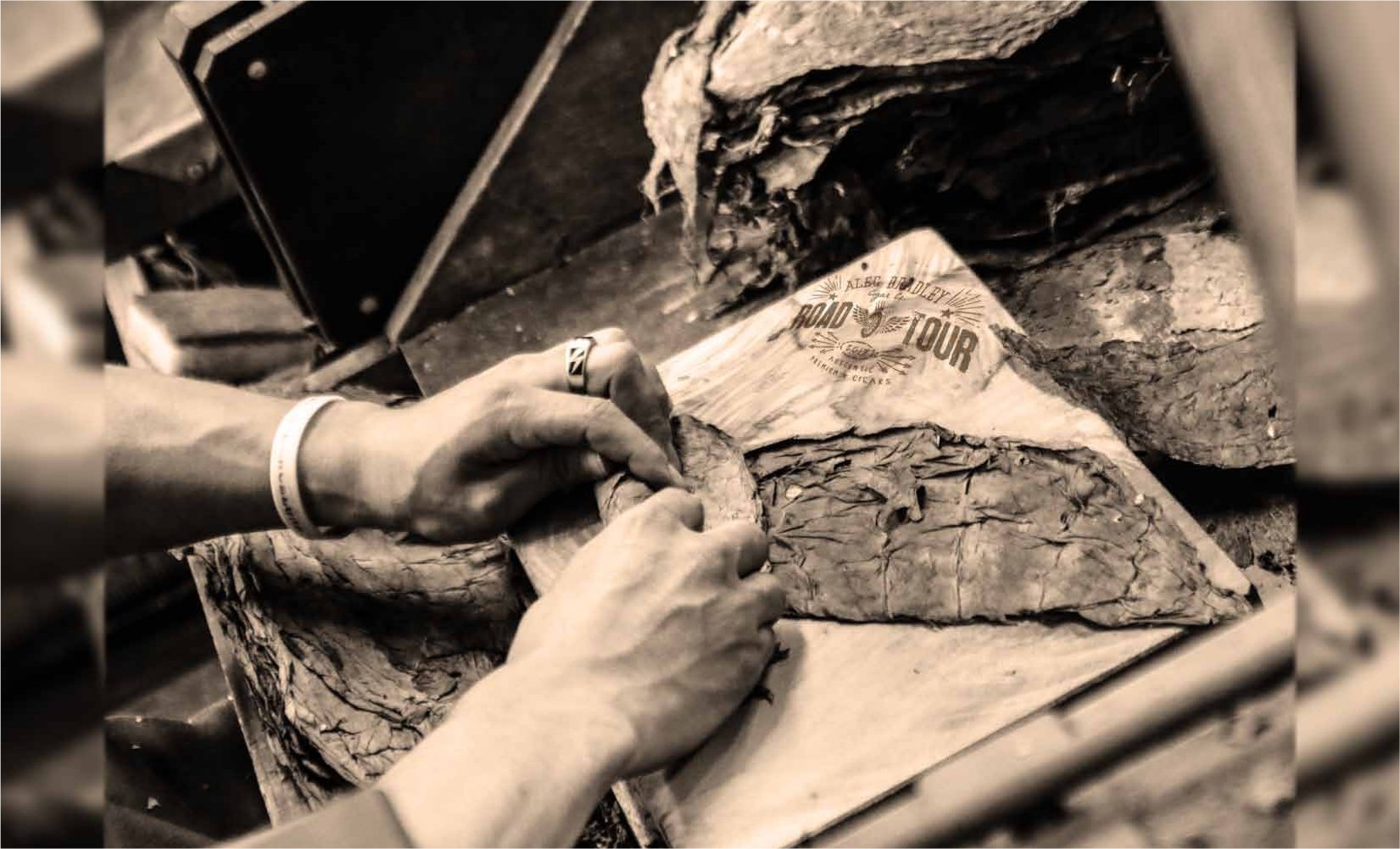 Alec Bradley Merchandise Keilrahmen Road Tour 2017 Motiv Bunching