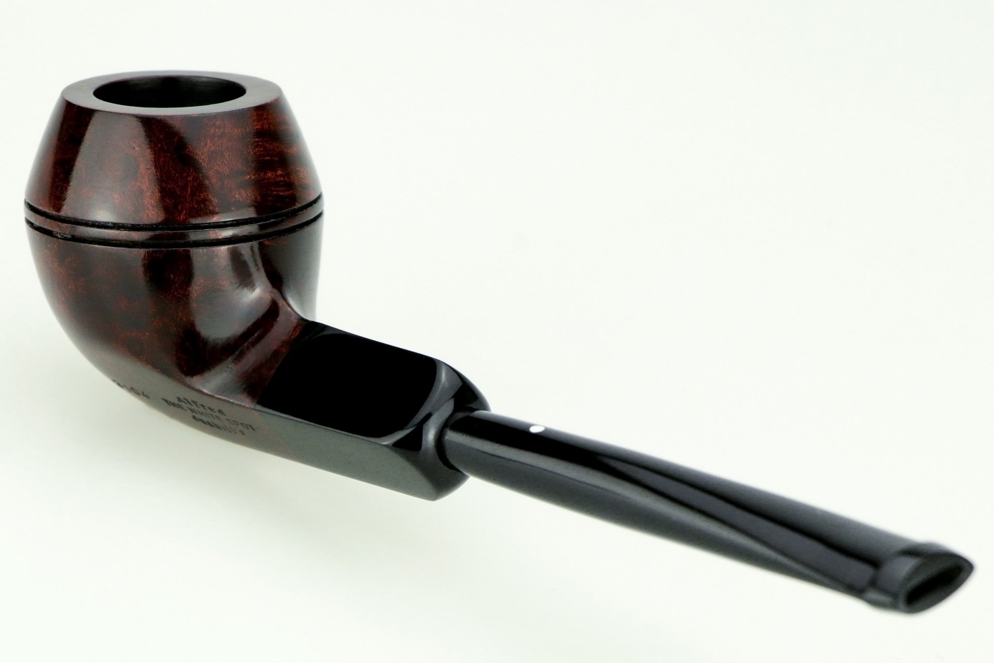 Dunhill_Bruyere_No_3104_Bulldog_02