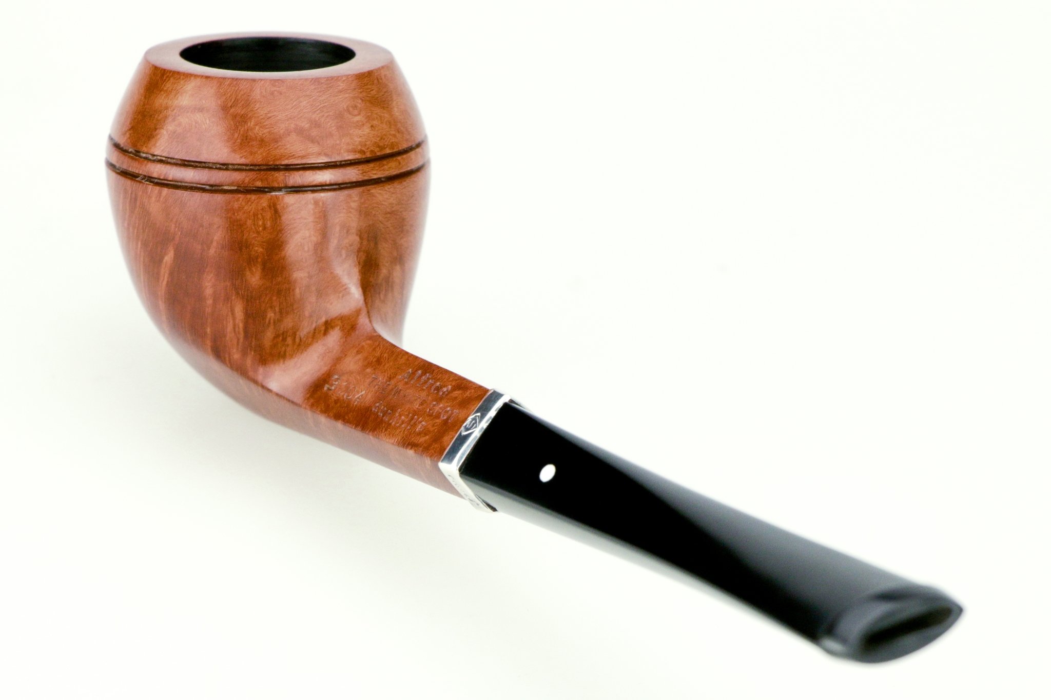 Dunhill_Root_Briar_No_3104_Bulldog_02
