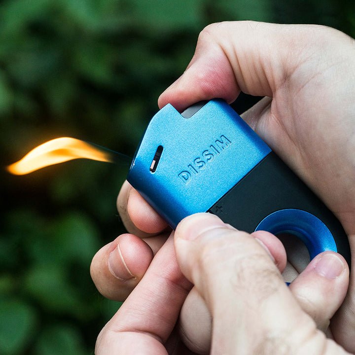 Dissim Executive Pfeifenfeuerzeug blau (IL-BLU) Flamme 2