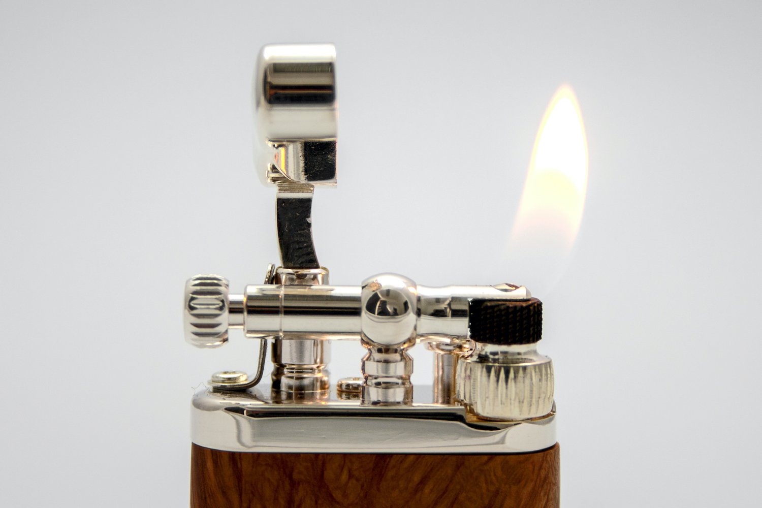 Corona Old Boy Classic (64-4012) Versilbertes Messing/ heller Bruyeremantel Flamme